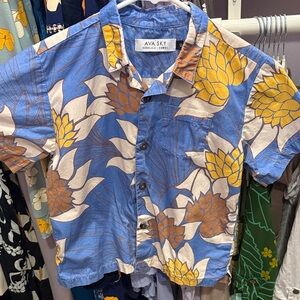 Ava Sky Fighting Eel Blue aloha shirt size 10
